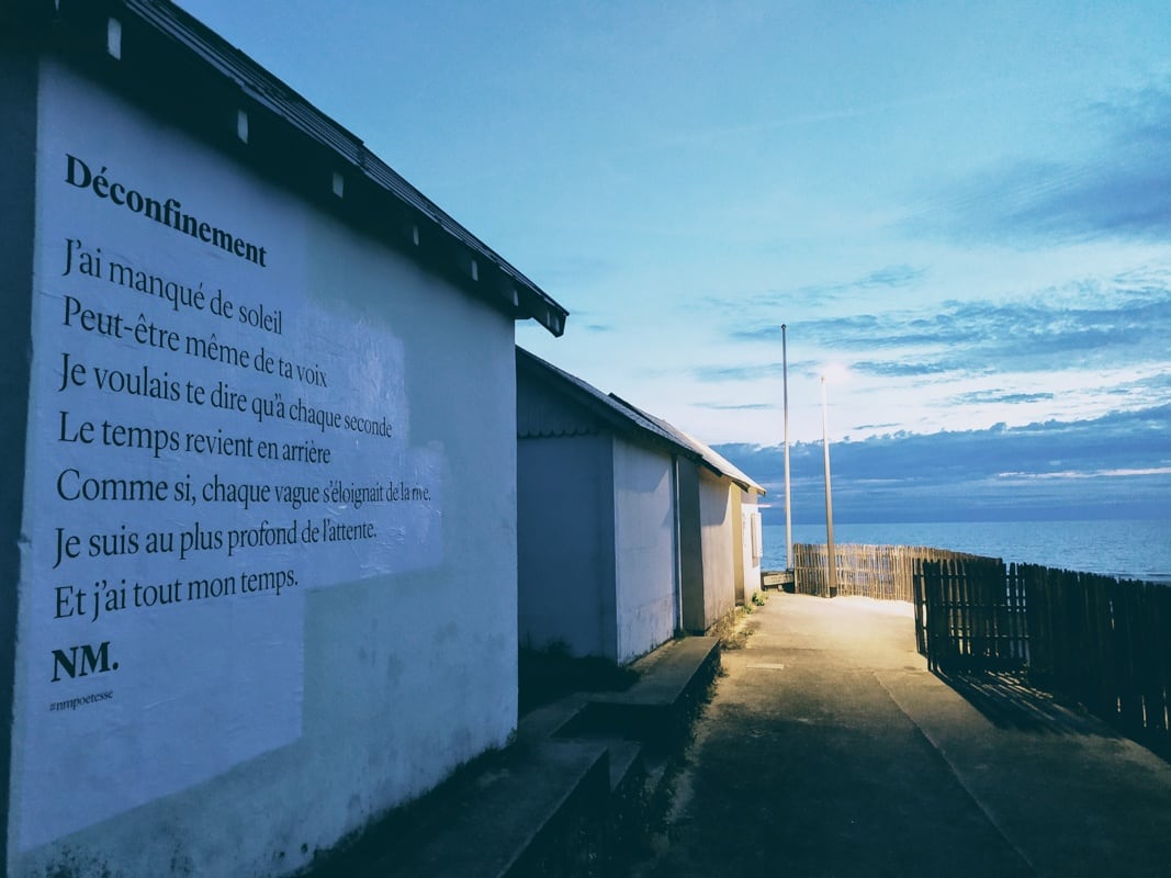 deconfinement nmpoetesse nathalieman poesie streetart carolles plage normandie